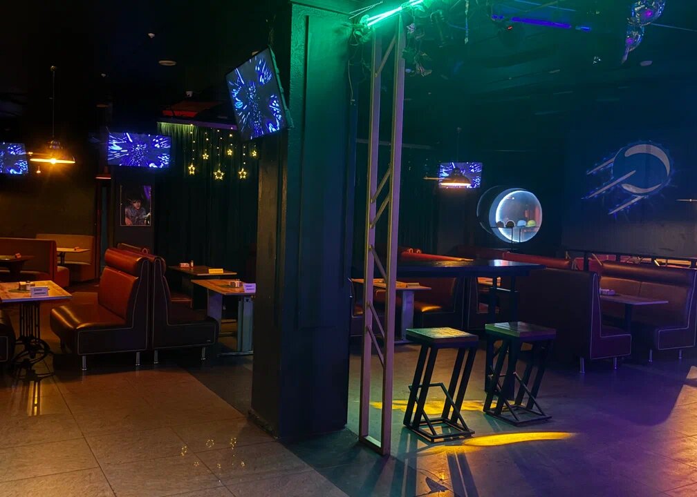 Столики в клубе Спутник